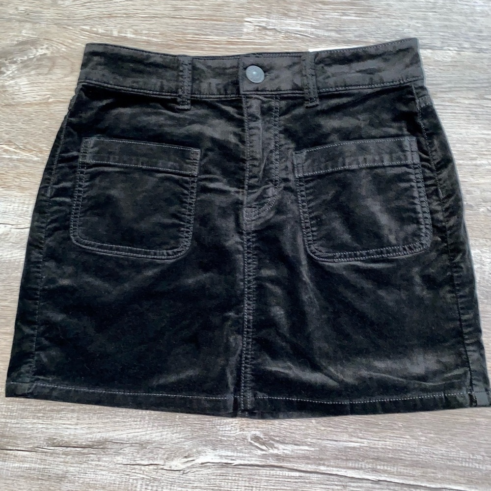 NWT AE High-Waisted Velvet Mini Skirt